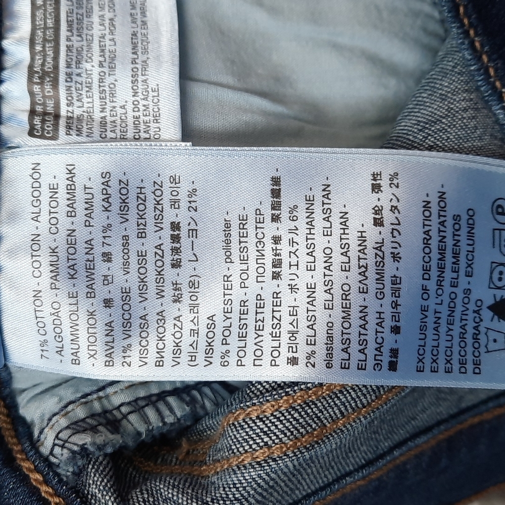 Levi's High Rise Denim Shorts - Picture 6 of 6